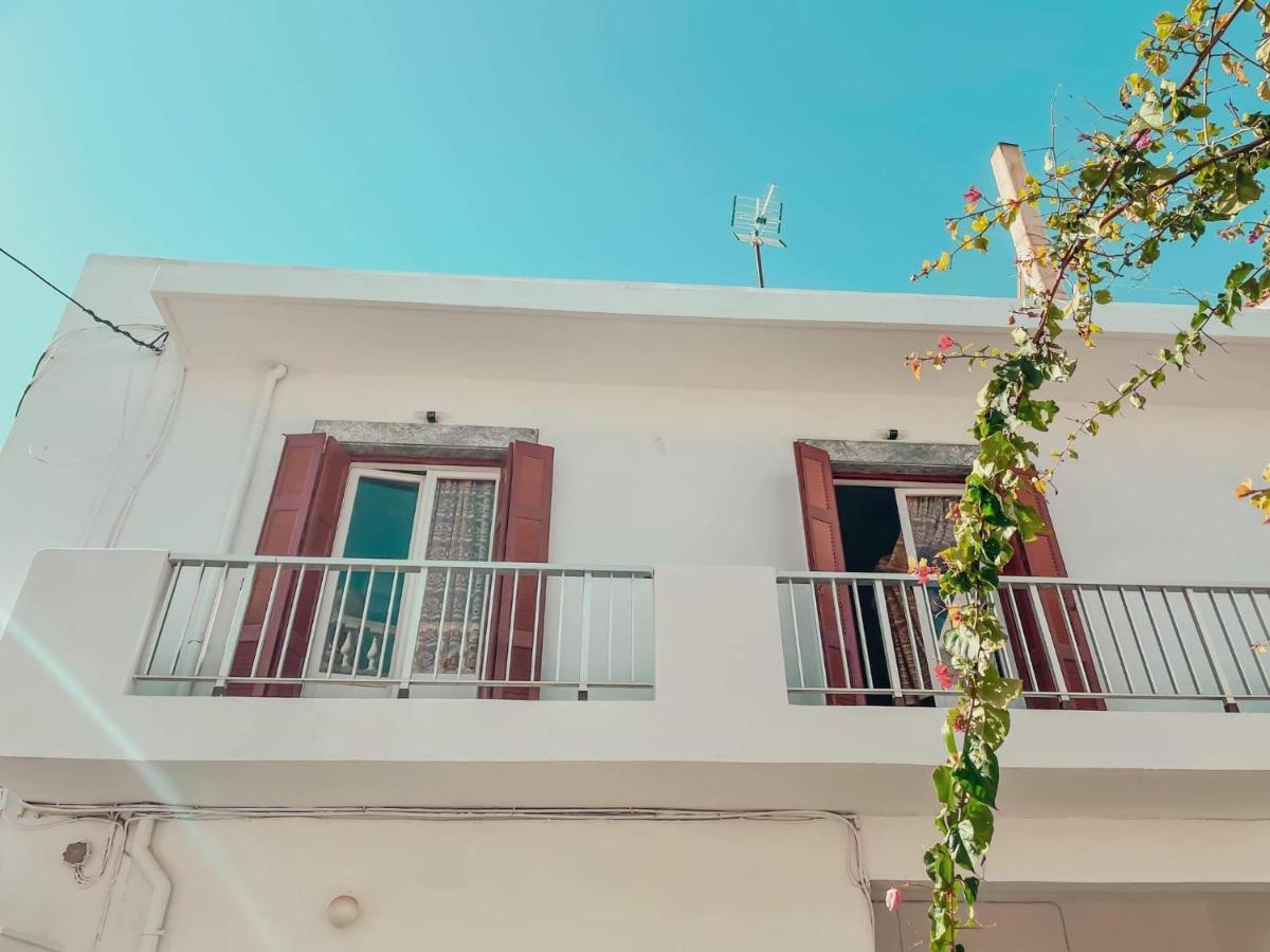 Maria'S Apartment In Old Town 이라피트라 외부 사진