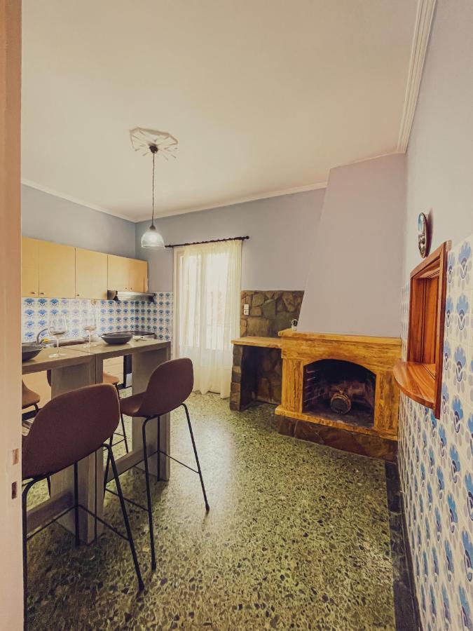Maria'S Apartment In Old Town 이라피트라 외부 사진